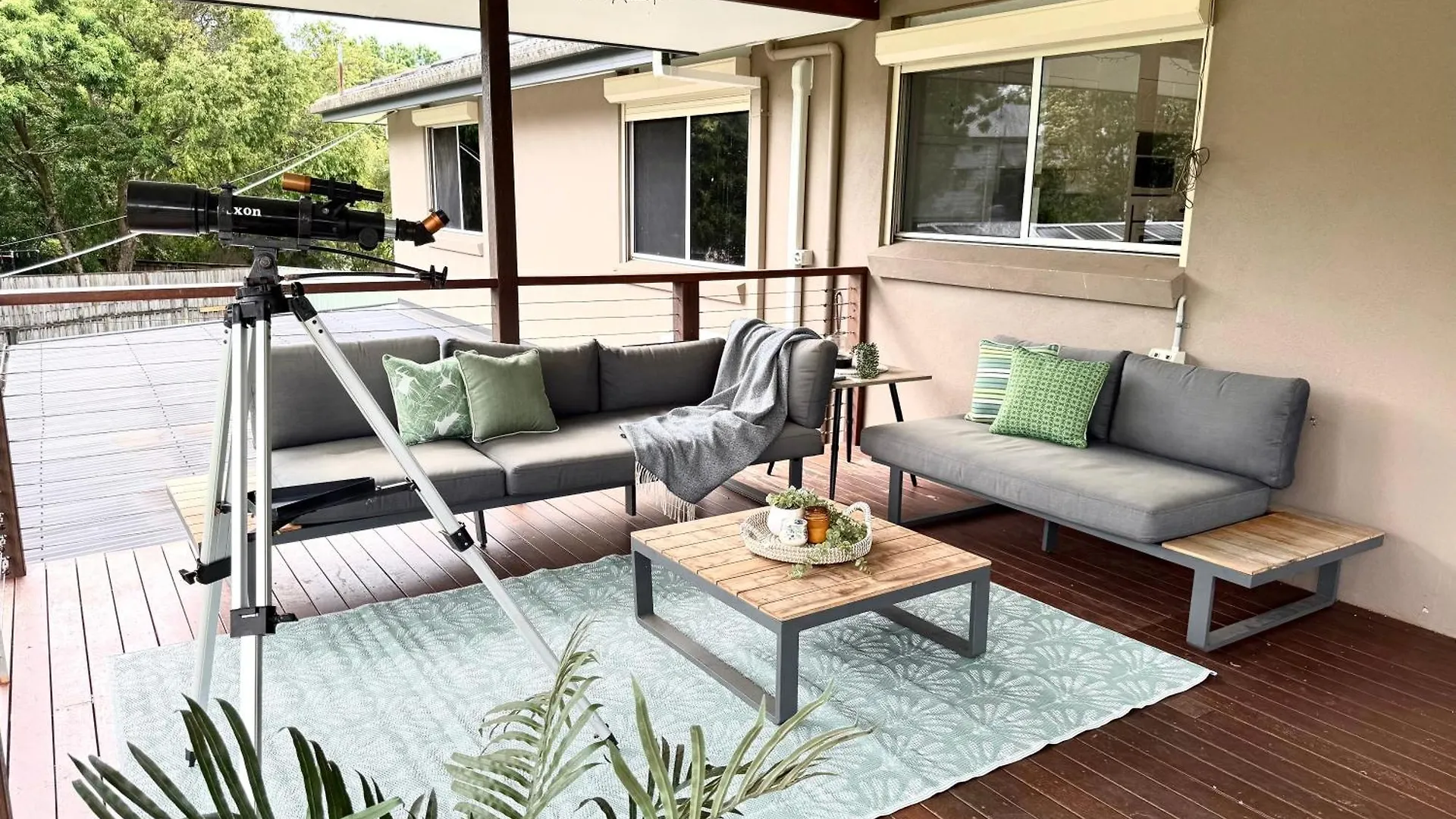 Mountain Views, Spa Bath, Pet Friendly, Near Zoo! Glass House Mountains